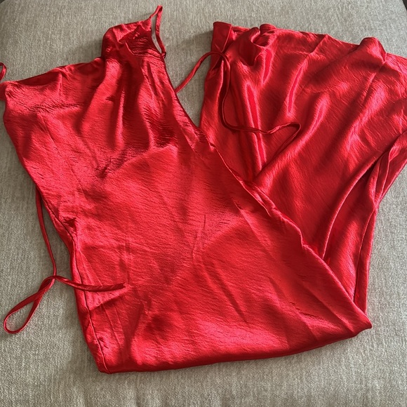 New red dress - Picture 3 of 4